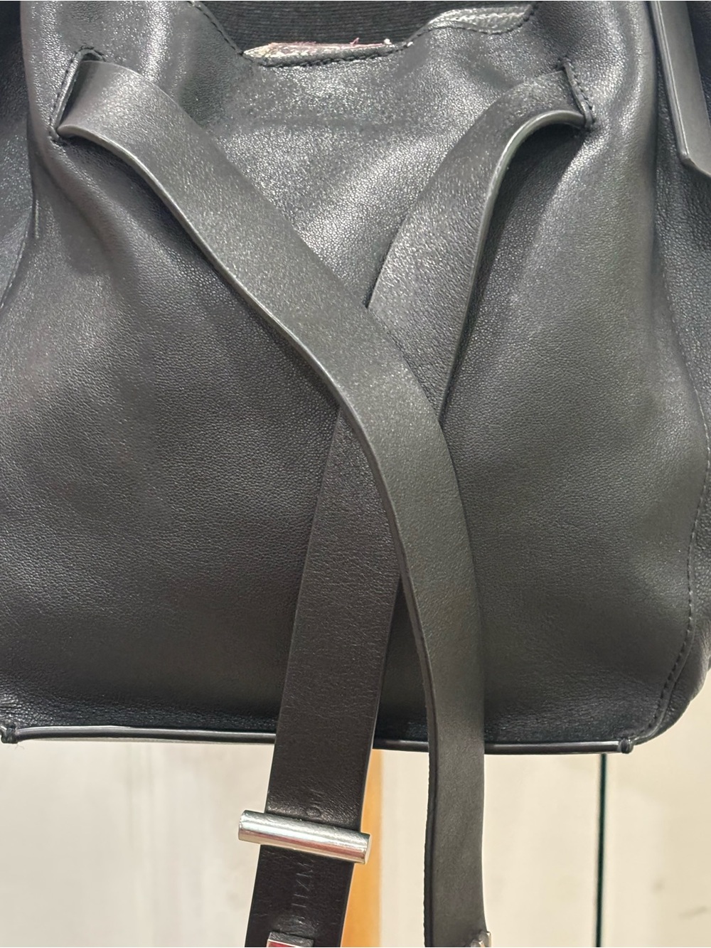 STUART WEITZMAN BLACK LEATHER SHOULDER BAG WITH POUCH - Picture 3 of 8